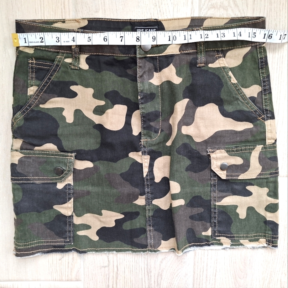 Iris Jeans women's multicolor camouflage print denim cargo mini skirt size large - Picture 5 of 9